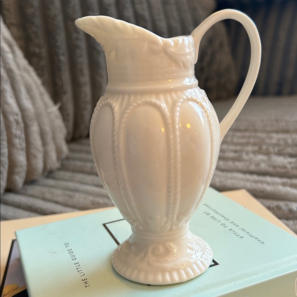 Two’s Company Creamware Vintage Creamer 5” Milk Pitcher EUC Gorgeous Delicate